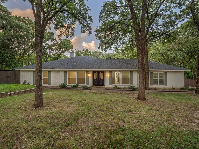 1015 Cimarron Cir — Photo 1