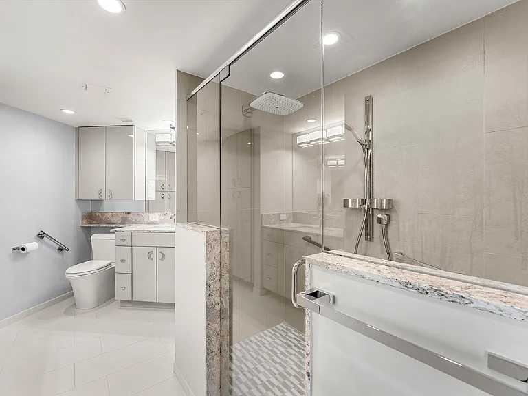 100 SE 5th Ave #410 — Photo 30