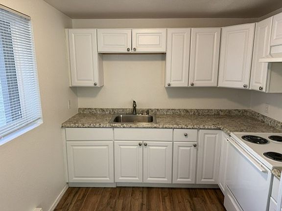 4th image of 301 26th Ave S #4