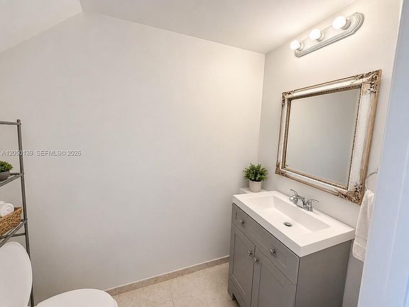3rd image of 60 SW 13th St APT 2613