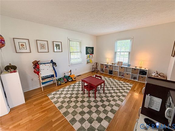 3rd image of 200 Taraby Dr