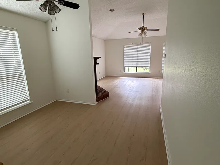 2312 Dalewood Ln — Photo 5