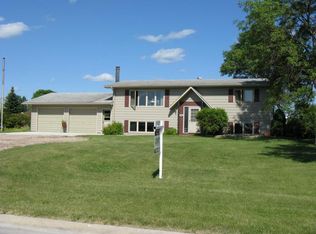 1101 Rhinehart Dr SE, East Grand Forks, MN 56721