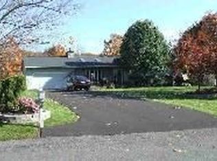 5 Foxwood Cir, East Greenbush, NY 12061