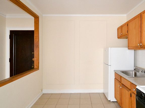 3rd image of 1211 W Elmdale Ave #G4