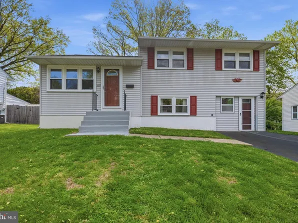 1027 Wagoner Dr, Wilmington, DE 19805