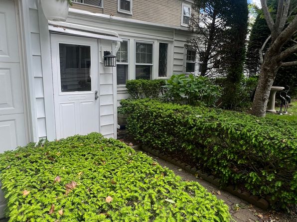 51 Meeting House Ln
