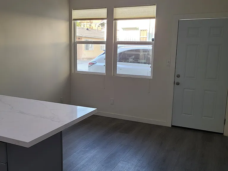 1821 1/4 N Mariposa Ave — Photo 8
