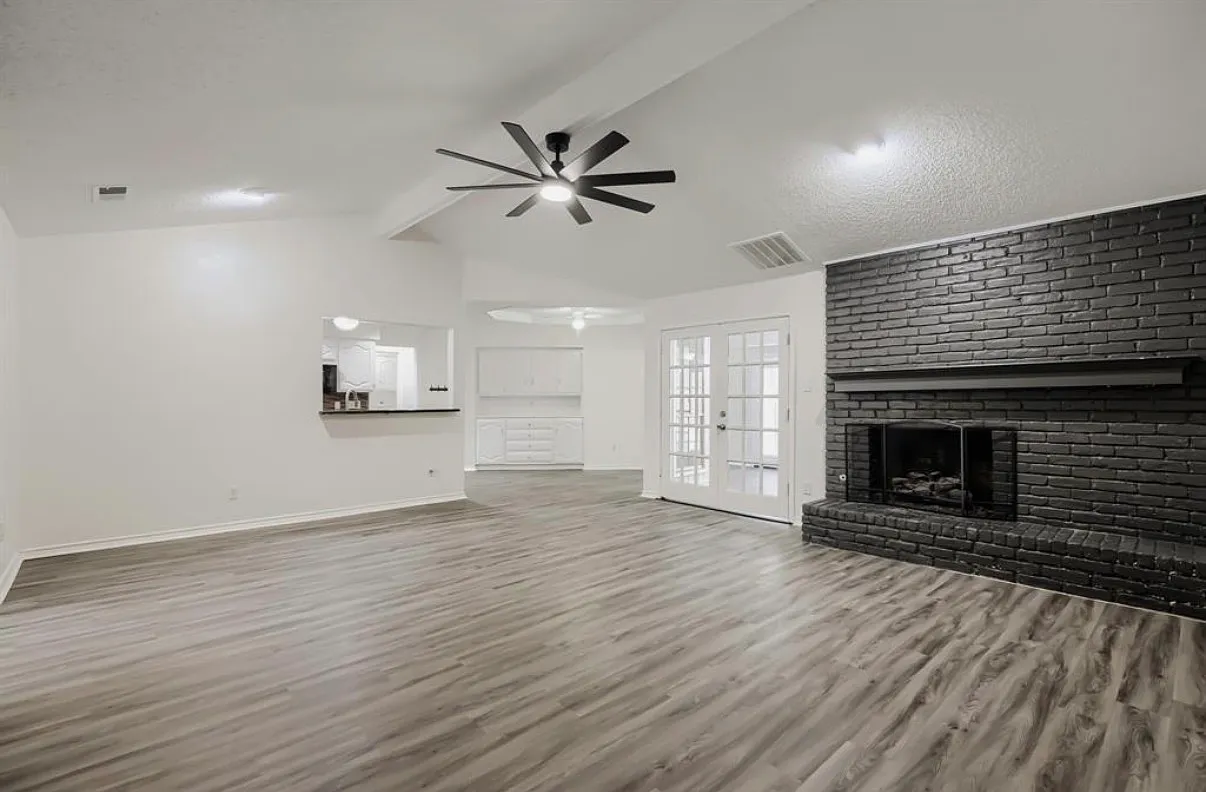 Chesham Dr, Carrollton — Photo 4