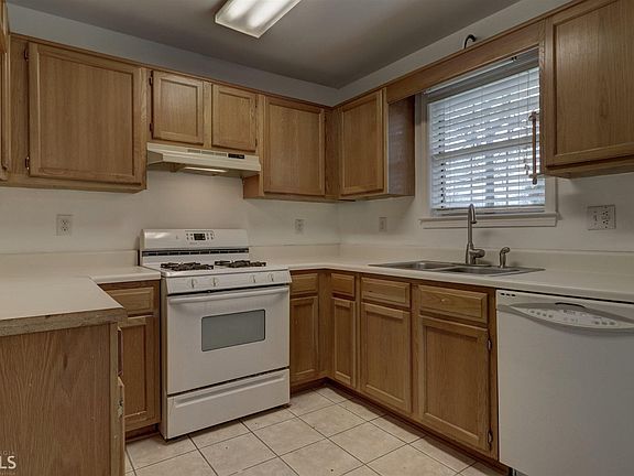 5th image of 111 Country Mill Ln
