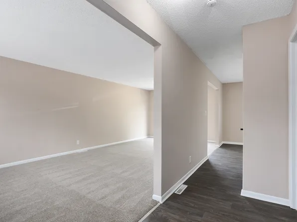 Parkwood Townhomes, 701 Linwood Dr #C7, Harrisonville, MO 64701