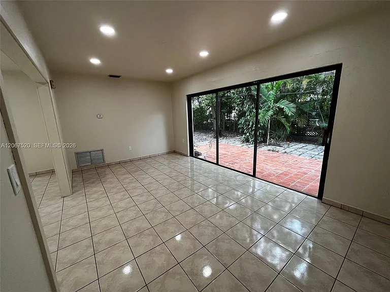 3351 SW 18th St — Photo 15