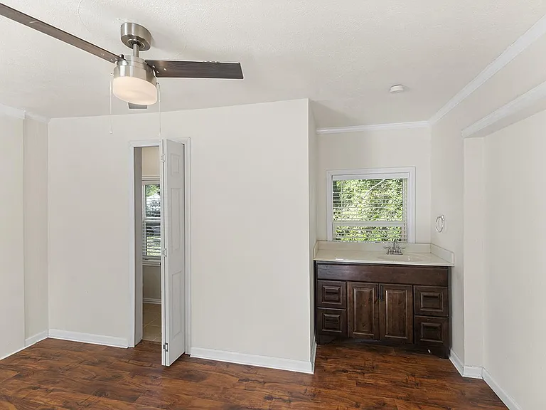 2823 Burlington Blvd — Photo 16
