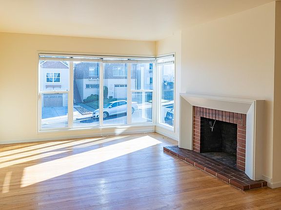 3rd image of 54 Lake Meadow Dr