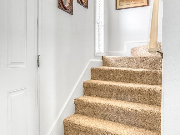 Stairway| 2 Bedroom 2.5 Bathroom Townhome| Cabernet