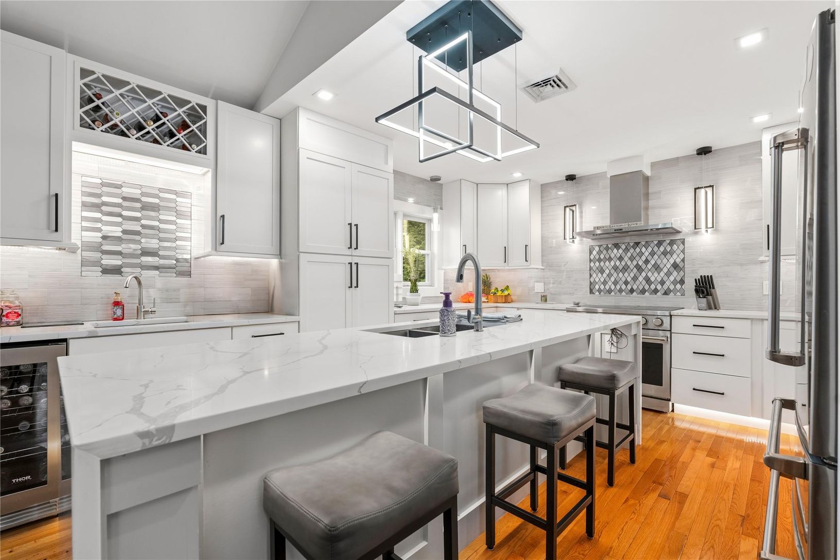  All new fully equipped Chefs kitchen.