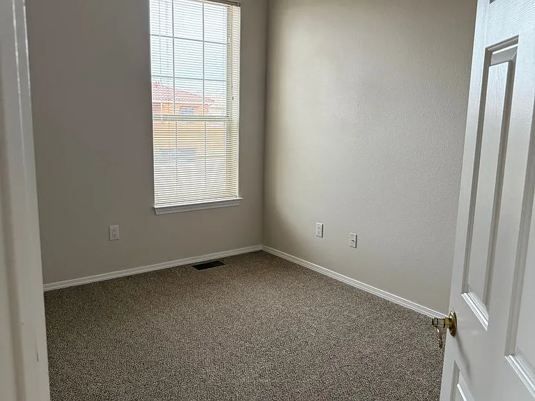 5710 Balsa Ct NE — Photo 6