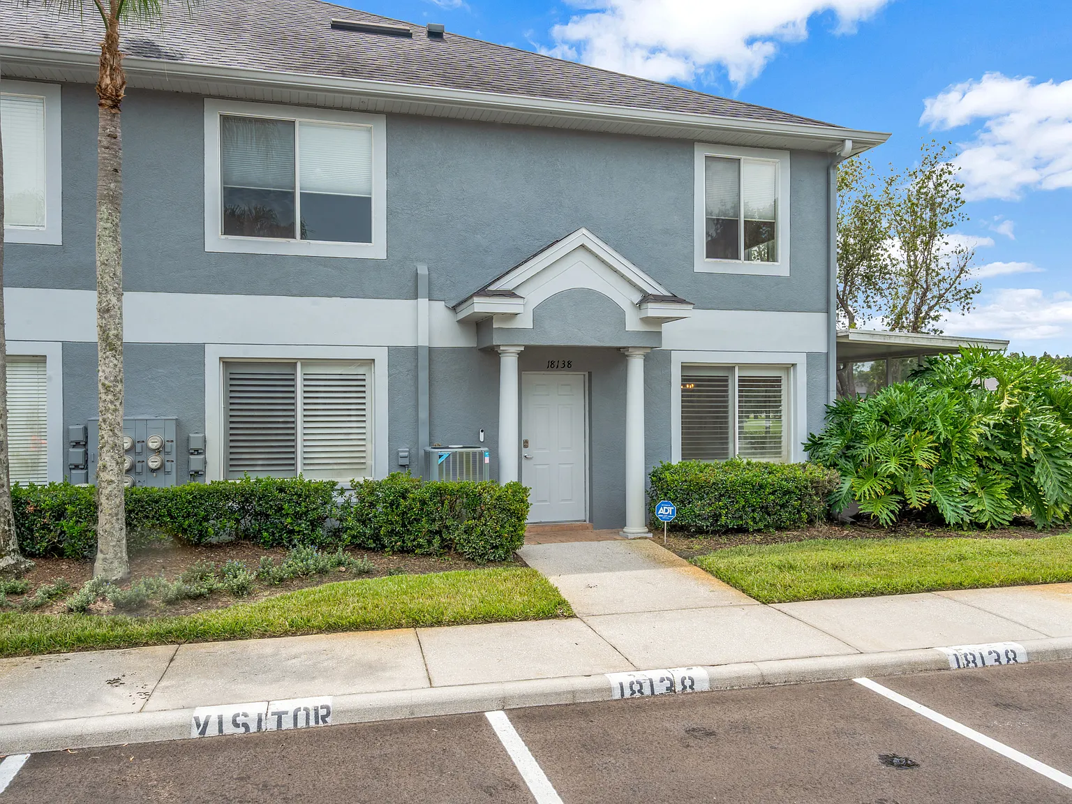 3 bed, 2.5 bath, 1364 sqft, $2,292 — Photo 2