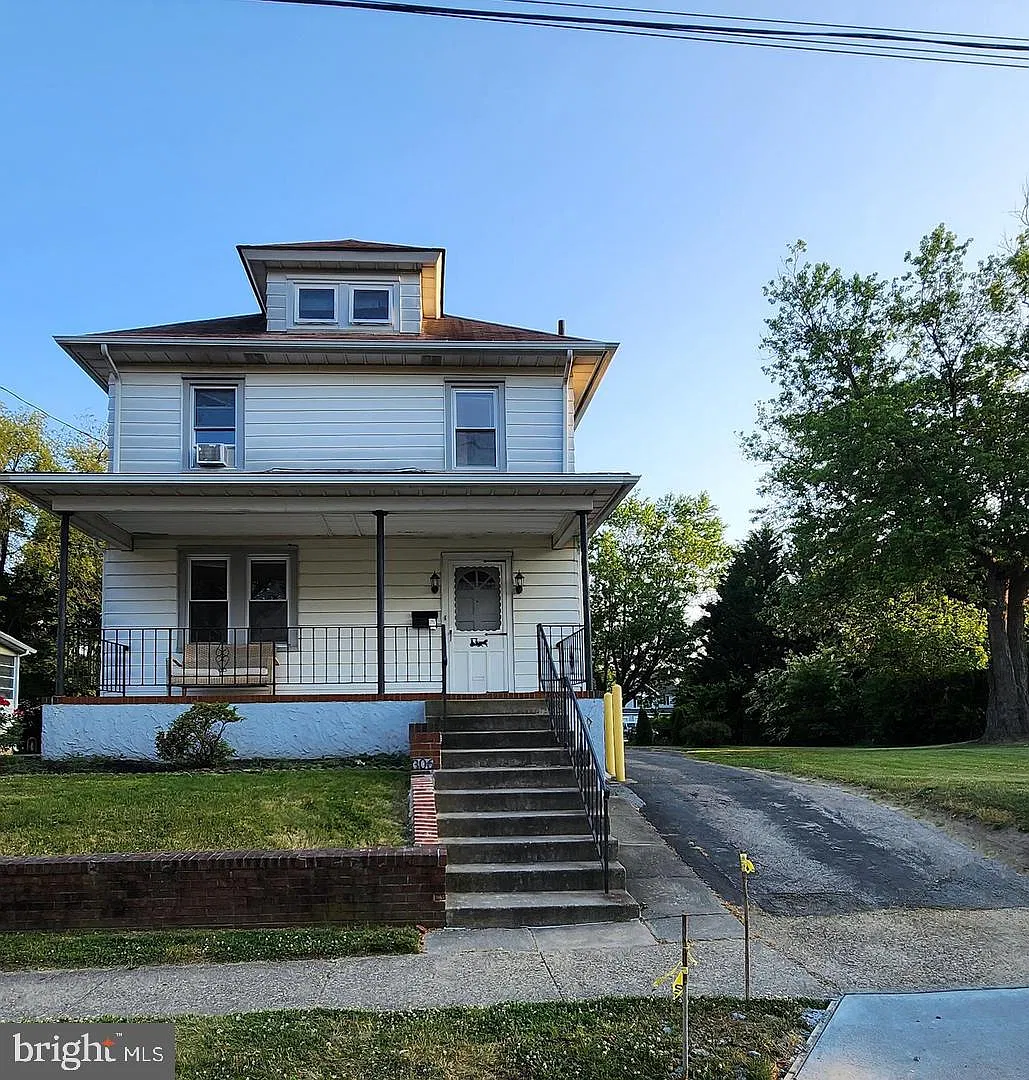 4 bed, 2.0 bath, 1460 sqft, $3,200 — Photo 1