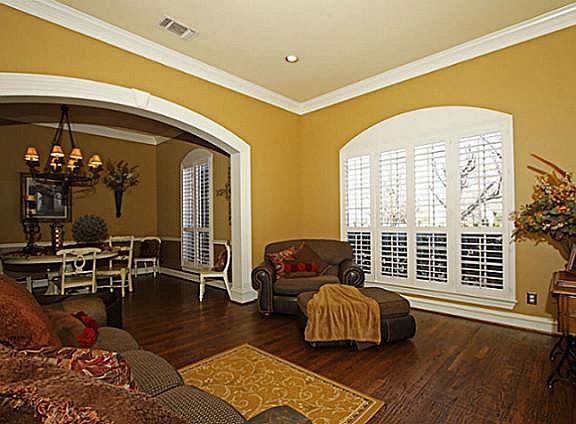 4th image of 613 Driftwood Ct