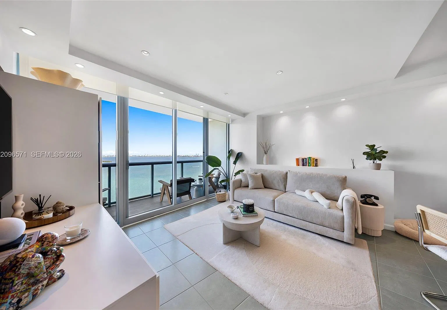 Blue Condo — Photo 3
