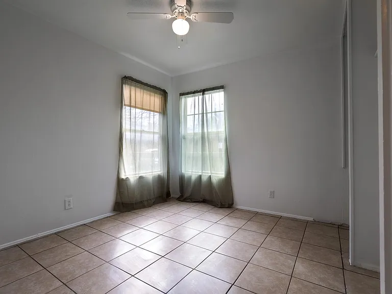 5434 Plumtree Dr — Photo 18