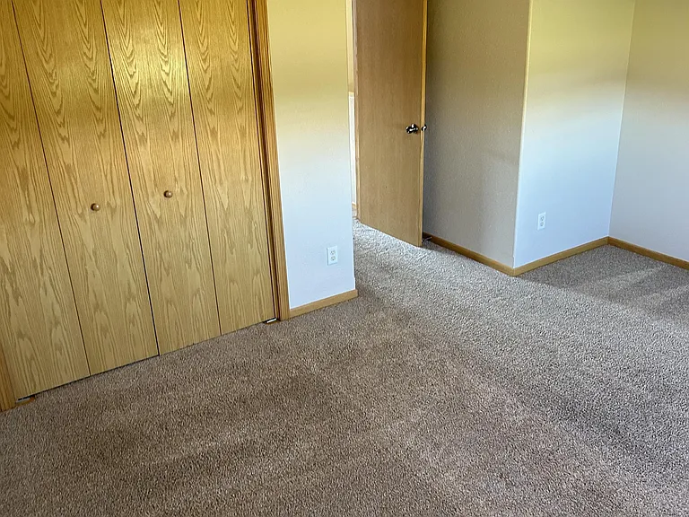 3240 E Capitol Ave — Photo 11