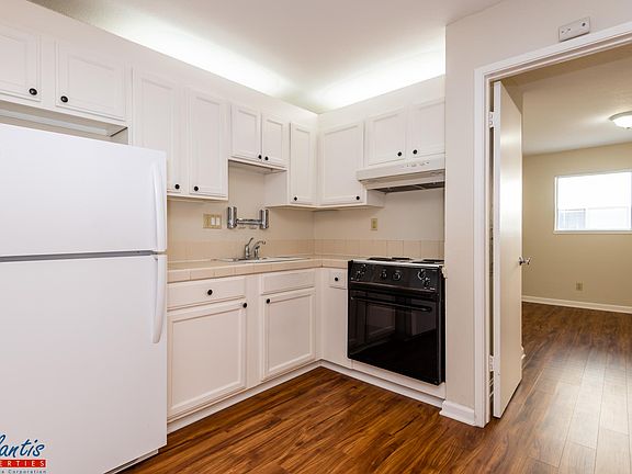 3rd image of 520 Hawthorn Ave APT 2