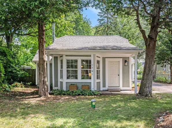 1791 Petrolia, West Bloomfield, MI 48324