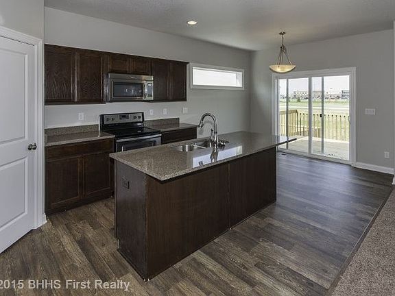 4th image of 210 Tailfeather Dr NE
