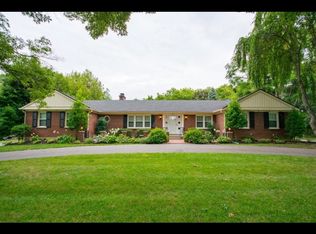 221 Blankenbaker Ln, Louisville, KY 40207