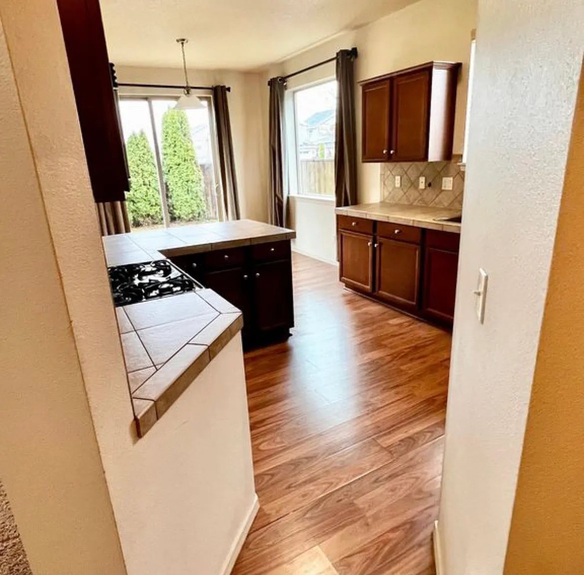 3 bed, 2.5 bath, 1820 sqft, $2,350 — Photo 4