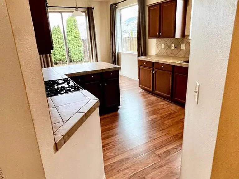 4303 NE 136th Ave — Photo 4