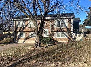 909 Iowa Ave, Pratt, KS 67124