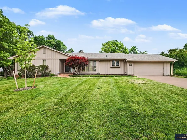 9916 Devonshire Dr, Omaha, NE 68114