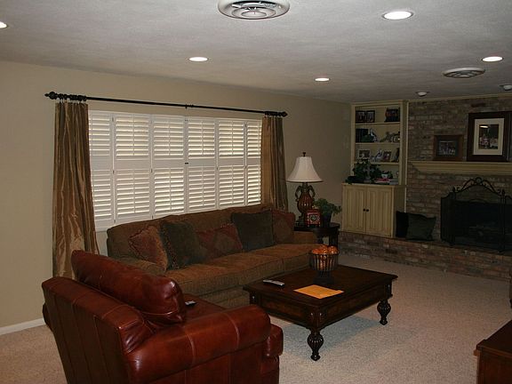 Livingroom (front view)