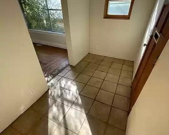 5th image of 1012 S Windsor St