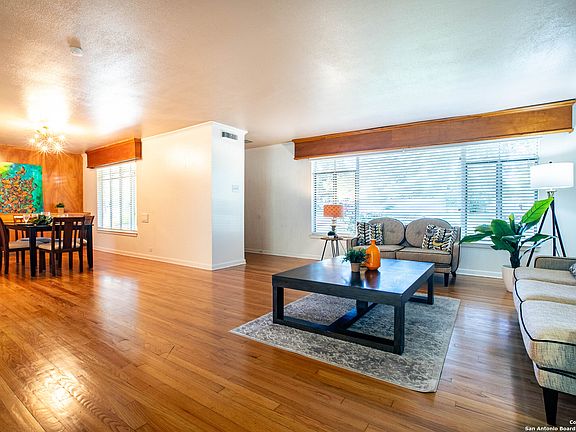 2nd image of 2326 W GRAMERCY PL
