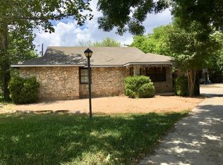 10 Rosebud Cres, Uvalde, TX 78801