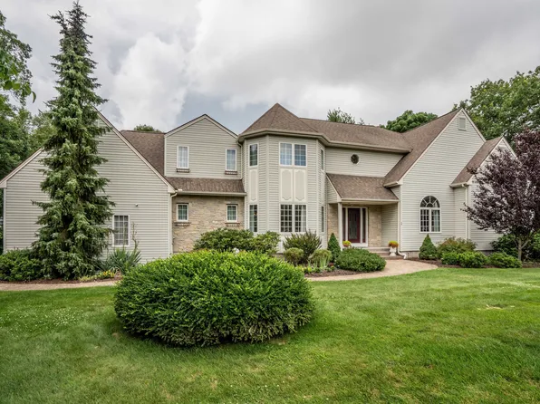 39 Tania Drive, Manchester, CT 06040