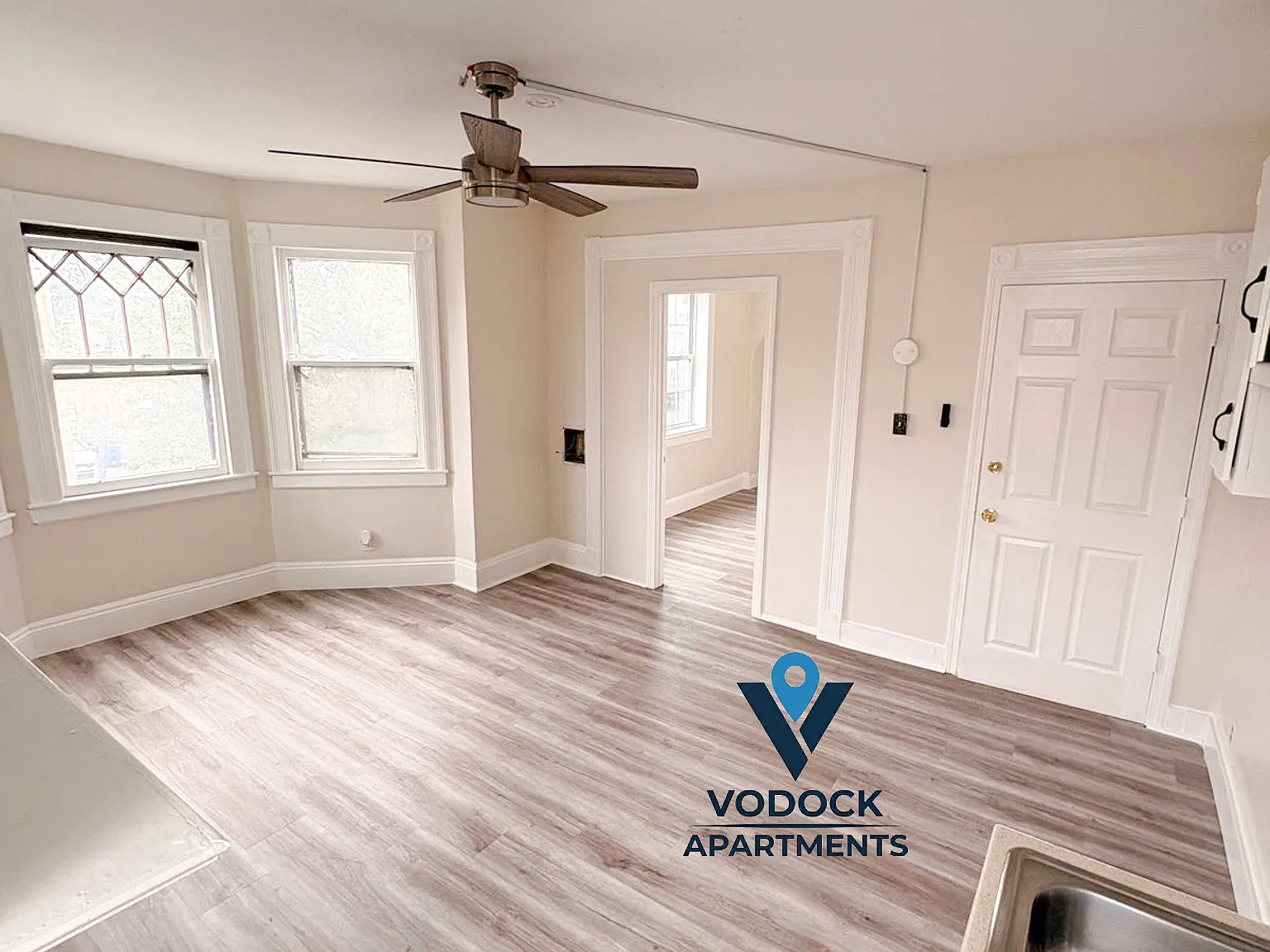 Studio, 800 sqft, $800 — Photo 2