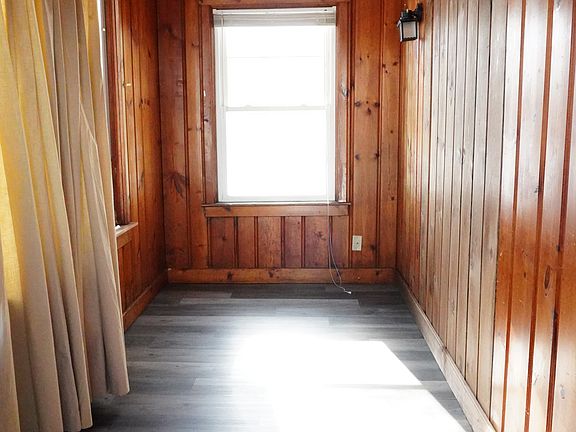 3rd image of 15 Hazard St Floor 1