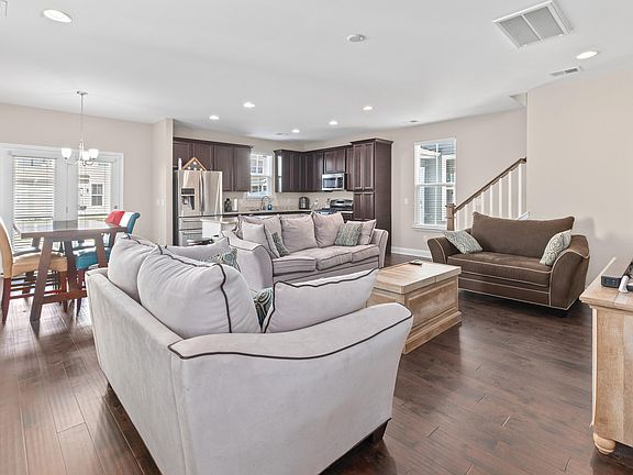 5th image of 3902 Poplar Grove Pl