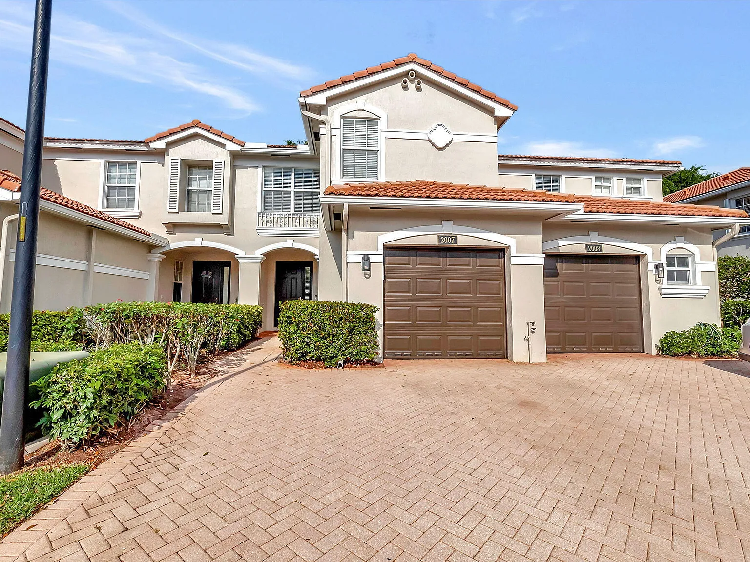3 bed, 2.5 bath, 1749 sqft, $3,400 — Photo 2