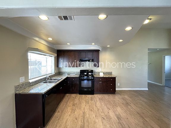 5th image of 39600 Seven Oaks Dr