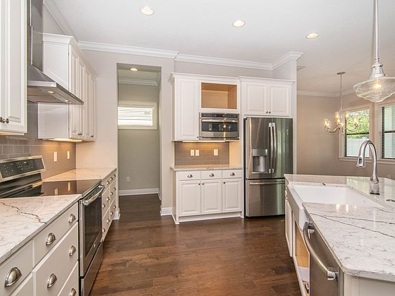 4th image of 3003 W Trilby Ave