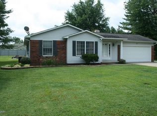 1009 Meadowlark Dr, Carterville, IL 62918