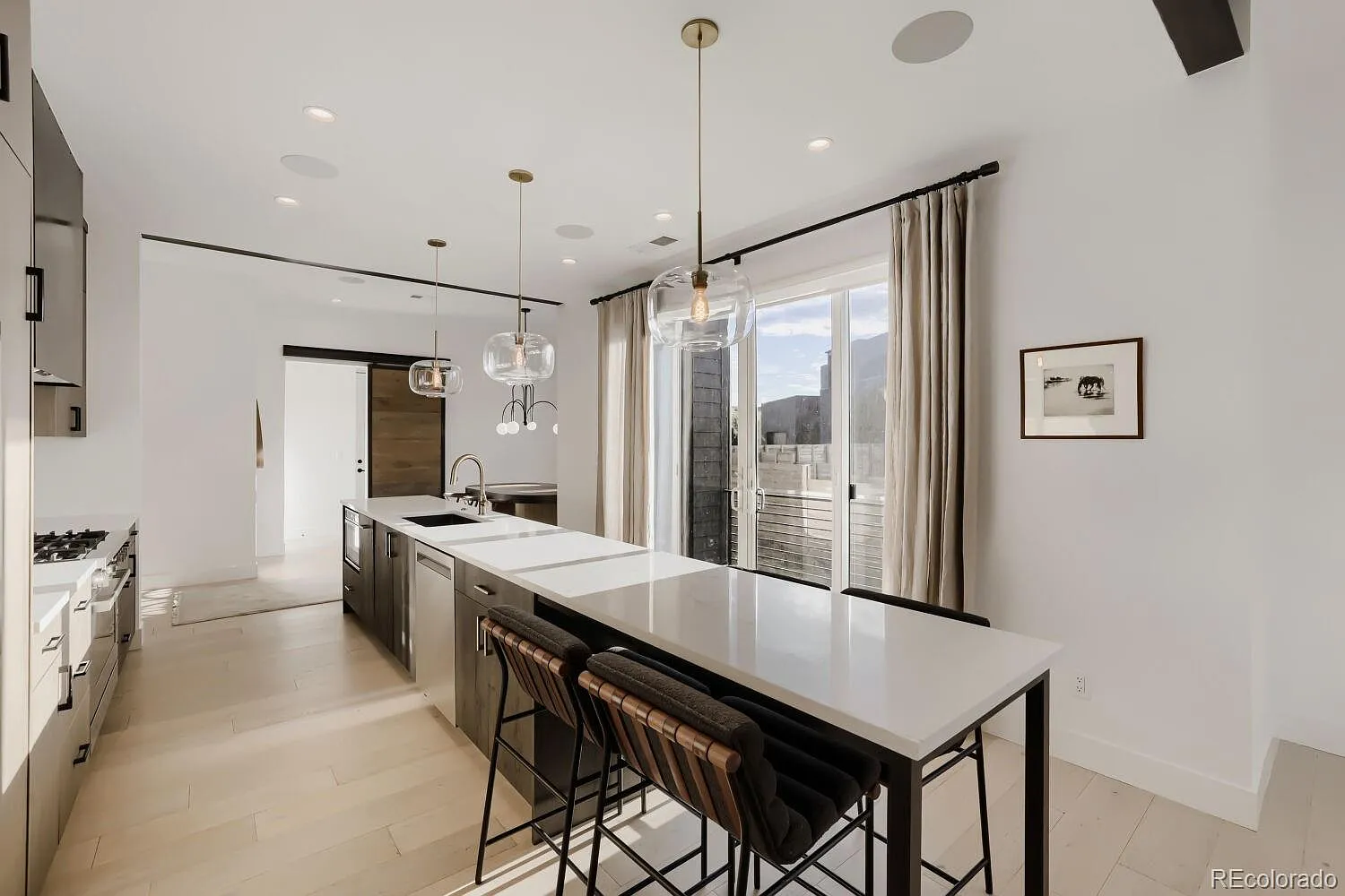 4 bed, 4.5 bath, 3000 sqft, $5,595 — Photo 4