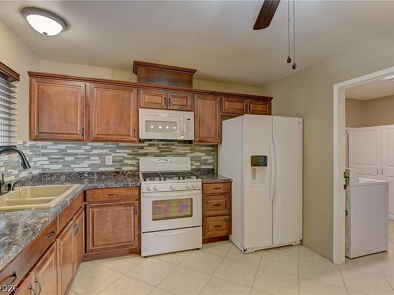 3896 Acapulco Ave — Photo 15
