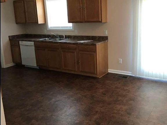 Kitchen (now has upgraded LED lighting)